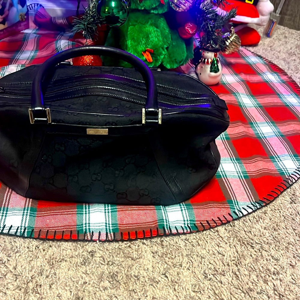 Black Gucci hand bag